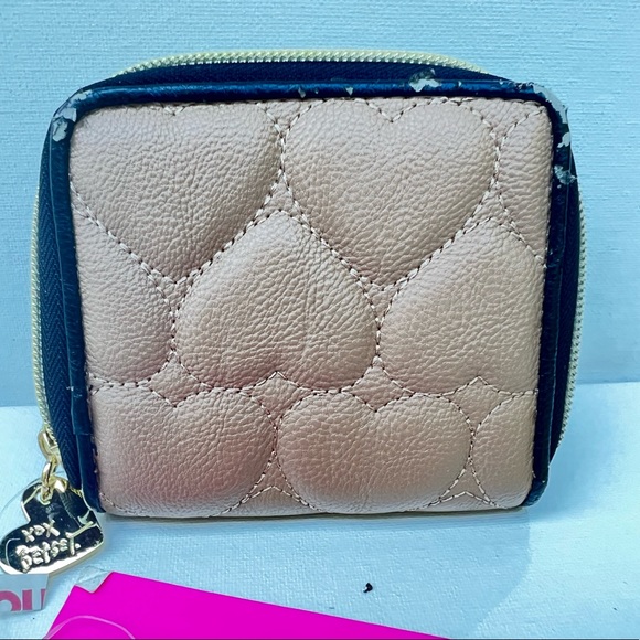 Betsey Johnson Zip-Around Fold Hearts And Banners Quilted Wallet Coin Purse - Picture 9 of 10